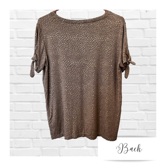 Jane & Delancey Metallic Gold Dot V-Neck Shirt with Tie Cap Sleeve Detail Large - Picture 3 of 6